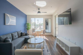 Fancy 1BD - Pool, Gym, Parking, W-D - Sleeps 4